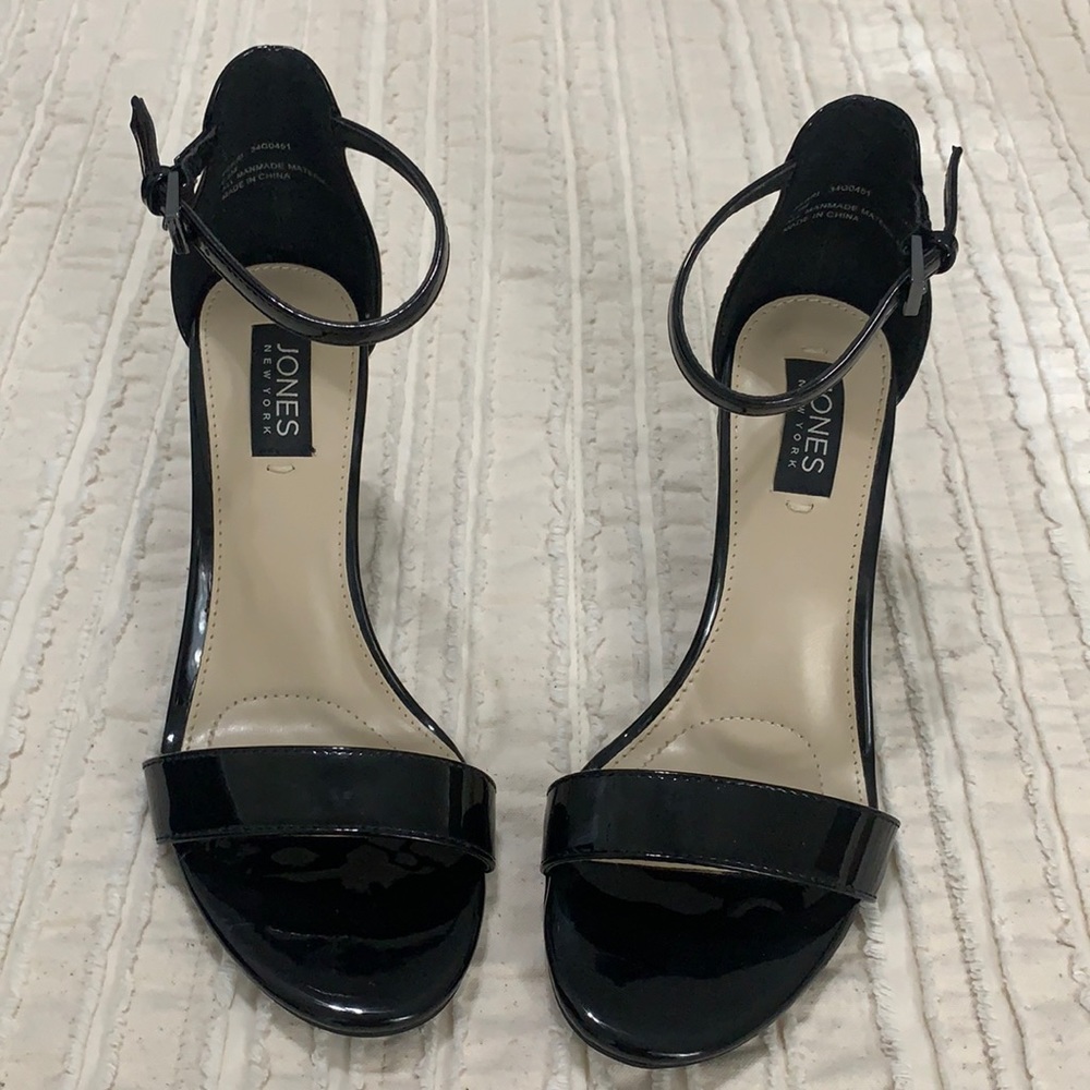 Black size 6 1/2 heels.